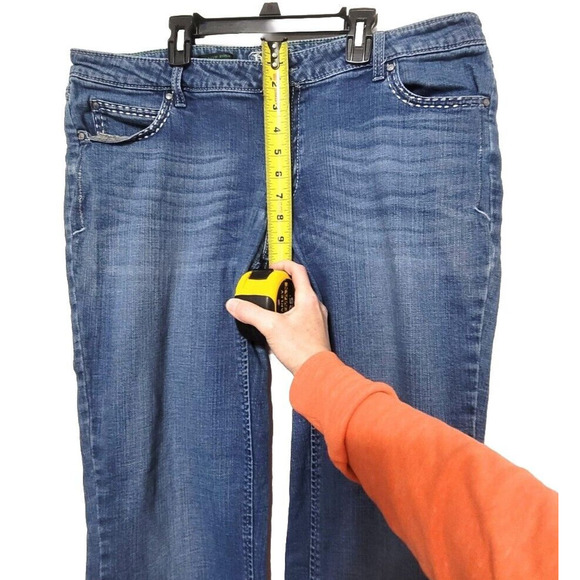 Wrangler Rock 47 Ultra Low Rise Bootcut Jeans Womens Size 33x32 Embroidered - Picture 5 of 9